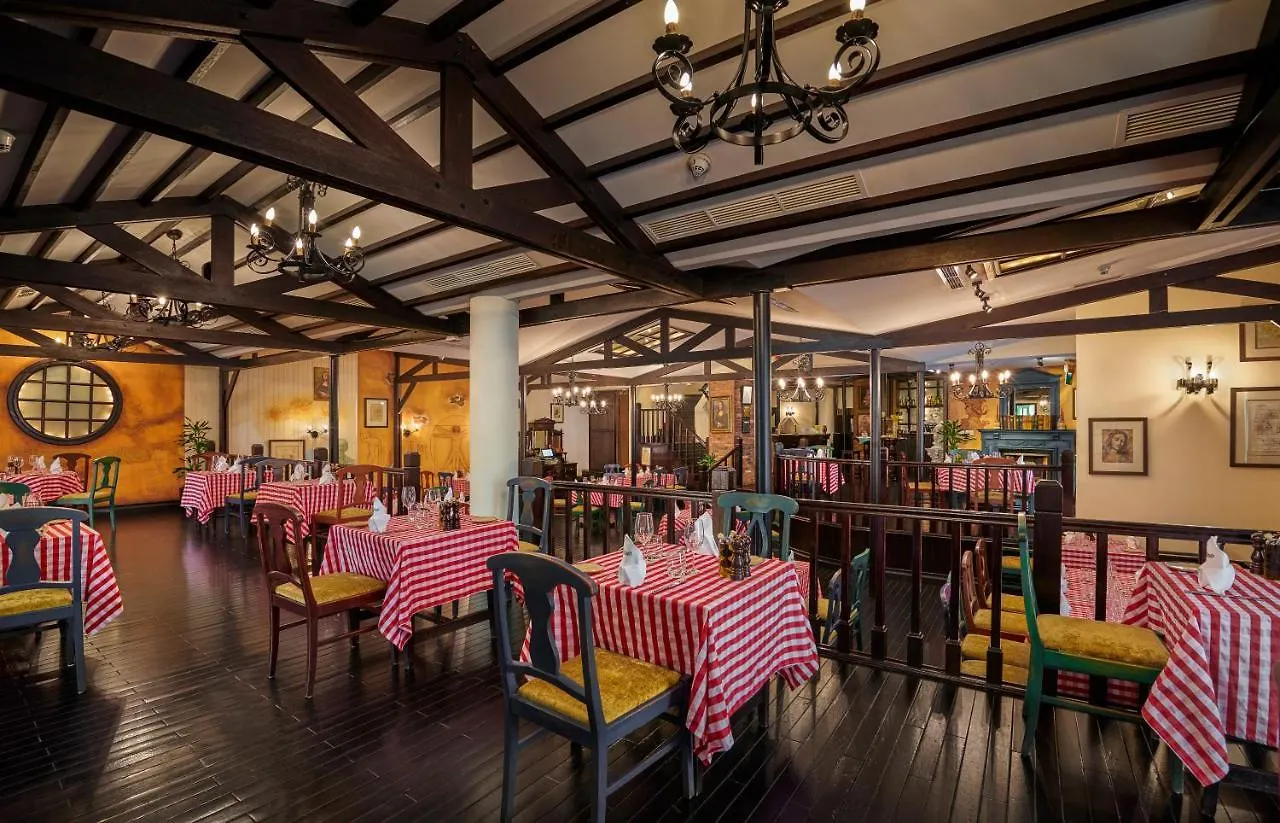 Millennium Airport Hotel Dubai 4*,